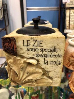 PORTA CANDELA SCOLPITA SU PIETRA CON COPERCHIO  (ZIA)
