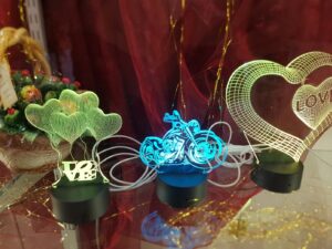 lampada 3d  con telecomando. Anche personalizzabile.